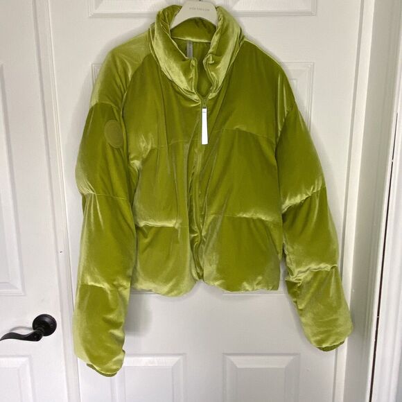 Fabletics Wander Velour Neon Green Cropped Puffer Jacket Women's Size XL Blogger - Picture 3 of 11